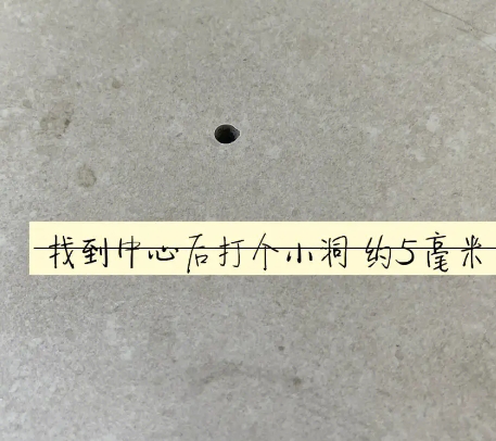 桐梓瓷砖空鼓维修公司专业解答在瓷砖铺贴过程中，如果砂料搅拌不均匀，将会带来以下问题